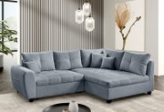 Graues Ecksofa in modernem Wohnzimmer, Perspektive von vorne links