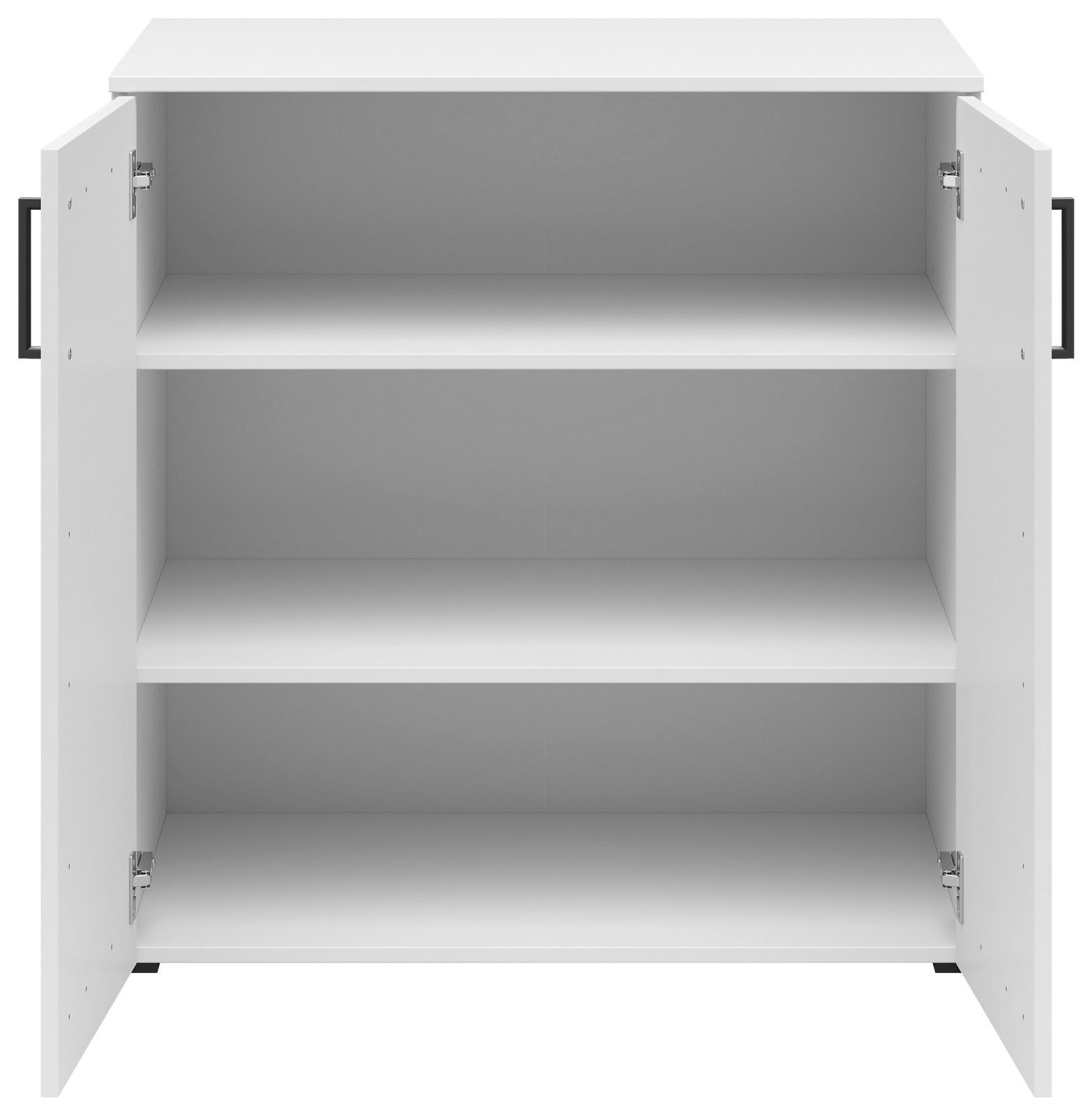 Weiße Kommode mit zwei offenen Türen und drei Regalböden, frontale Ansicht.