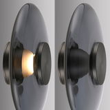 Moderne Wand- und Deckenleuchte PURE V aus dunklem Metall und Glas, seitliche Perspektive.