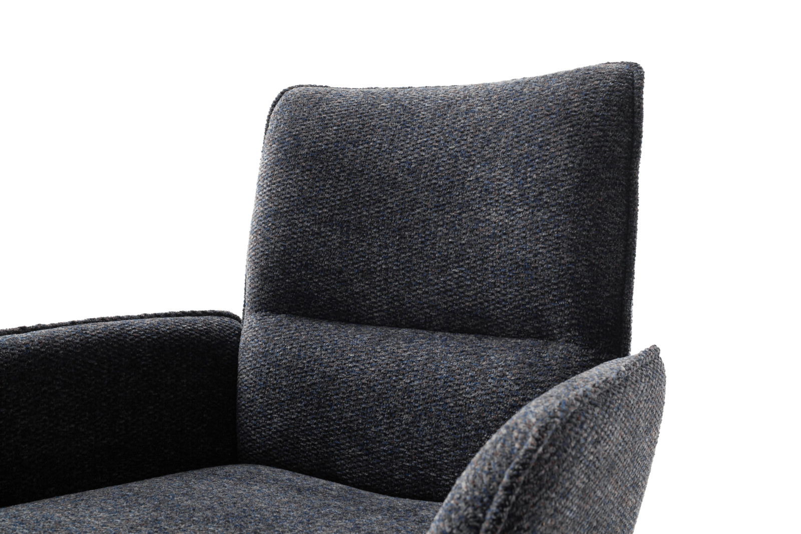 Nahaufnahme eines dunkelgrauen Armlehnstuhls mit gepolsterter Rückenlehne und Armlehnen, seitliche Perspektive.