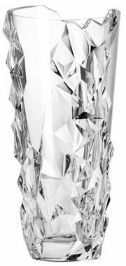 Kristallvase mit facettiertem Design, seitliche Perspektive