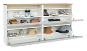 Weißes Schuh- und Aufbewahrungsregal mit Holzdeckplatte, zwei nach vorn aufgeklappten Klappen und mehreren Fächern, gefüllt mit Schuhen, Taschen und Hüten; Frontansicht in leichter Schrägperspektive.