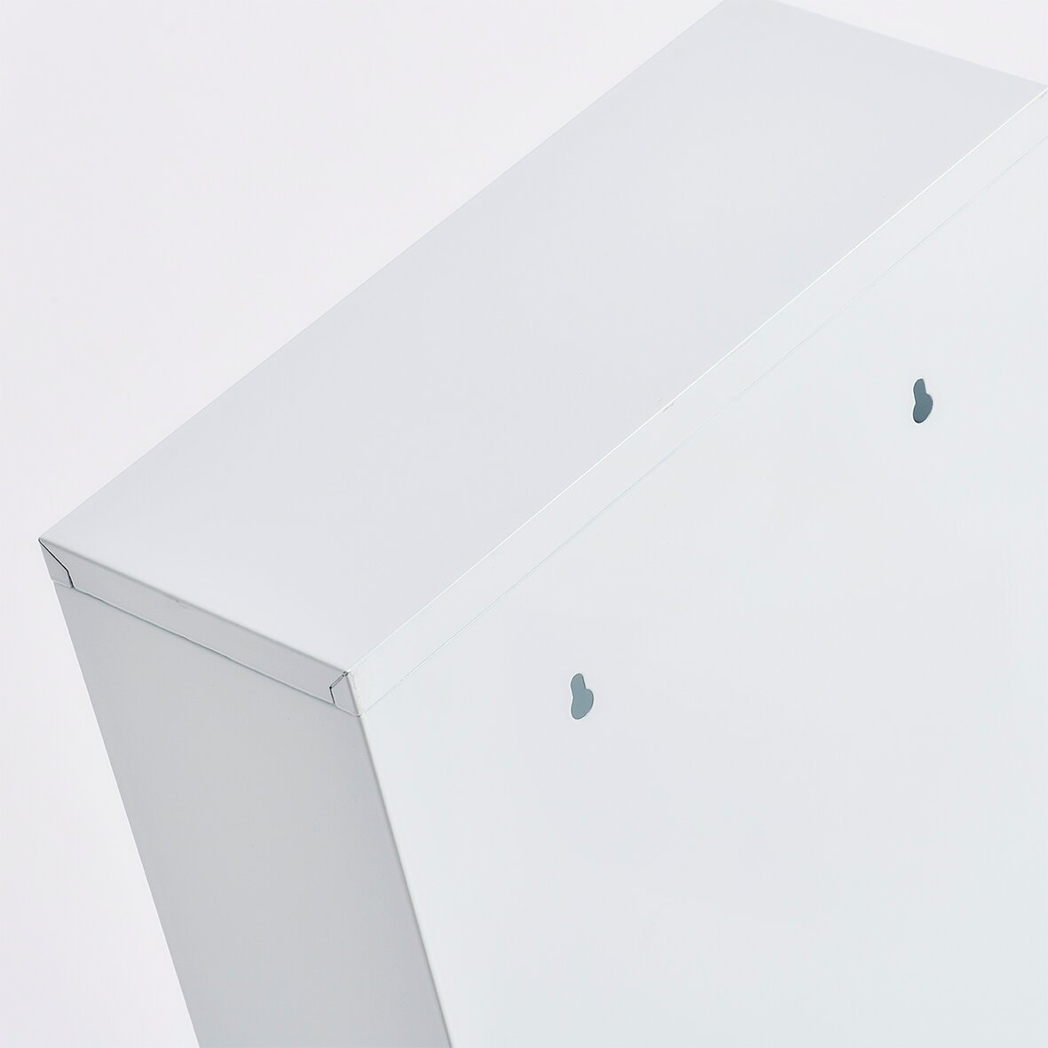 Weißer Medizinschrank 30x60cm aus der Vogelperspektive