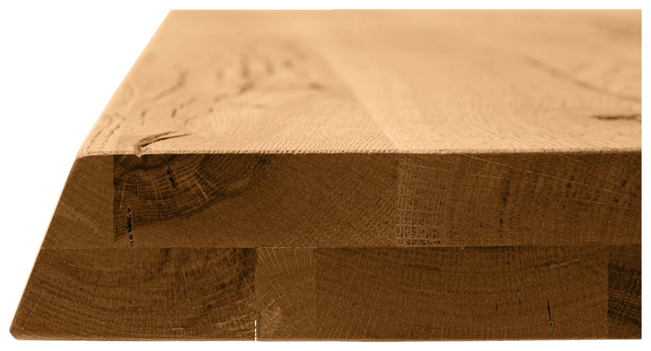 Close-up van een massief houten tafelblad met natuurlijke nerf, zijaanzicht