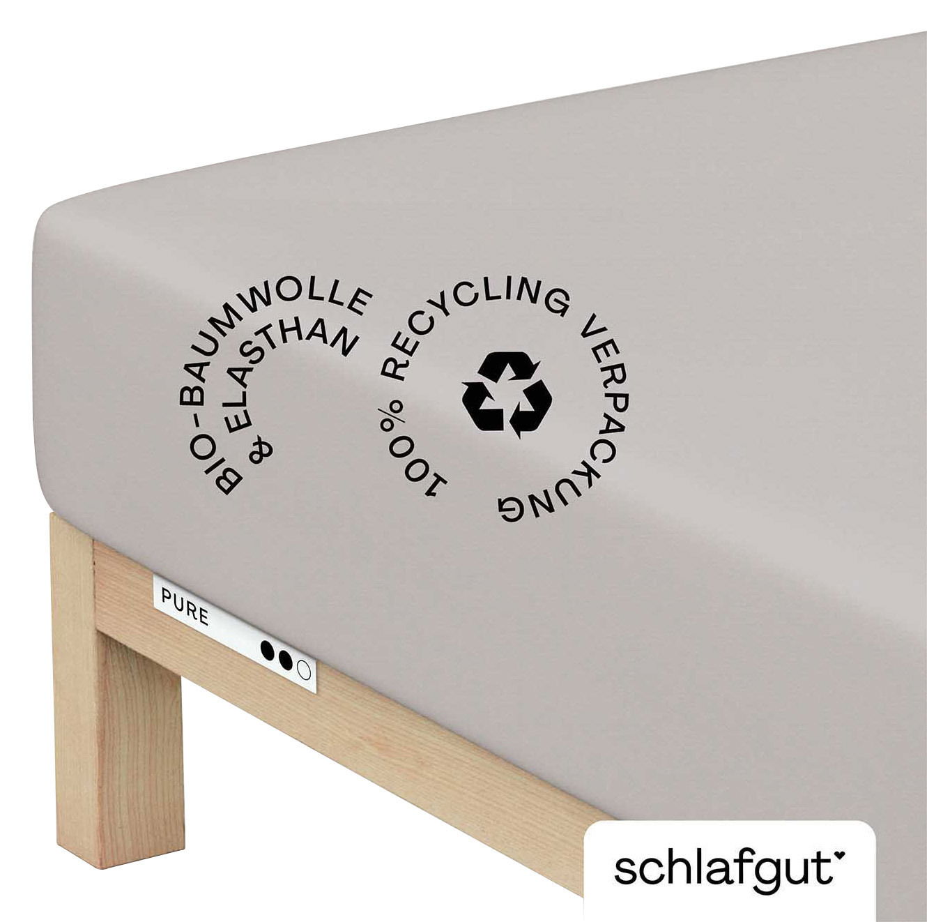 Spannbettlaken aus Bio-Baumwolle und Elasthan in Seitenansicht, mit Hinweis auf 100% recycelte Verpackung.