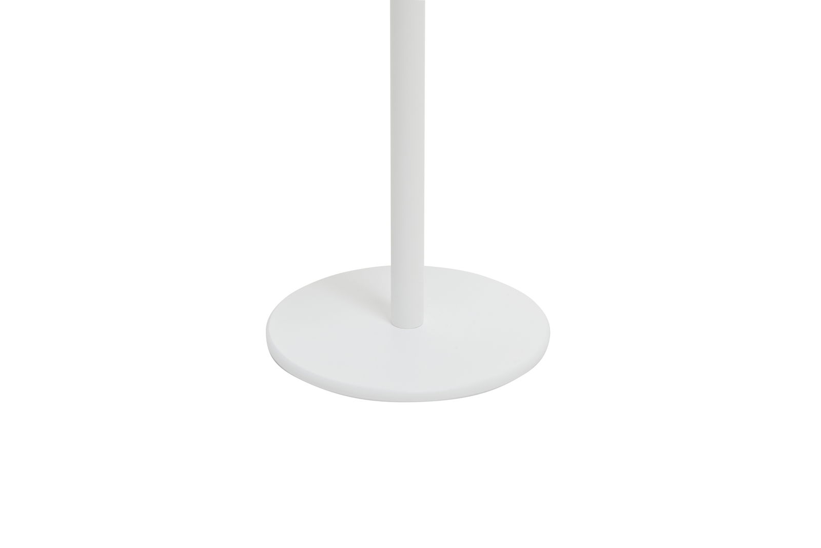 Weiße Akku-Tischleuchte, Ansicht von unten mit rundem Sockel und schlankem Ständer.