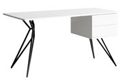 Moderner weißer Schreibtisch mit schwarzen Metallbeinen und zwei Schubladen, seitliche Perspektive