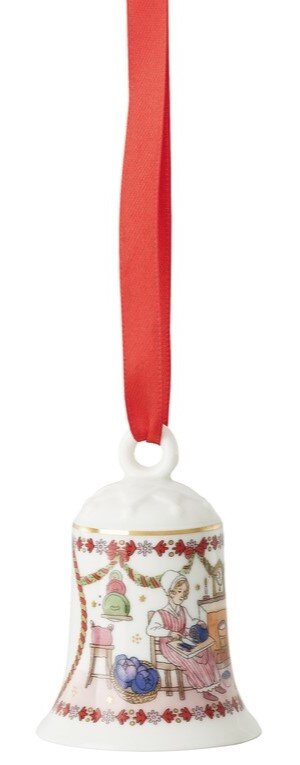 Weiße Porzellanglocke mit nostalgischem Weihnachtsmotiv und rotem Aufhängeband, in gerader Vorderansicht