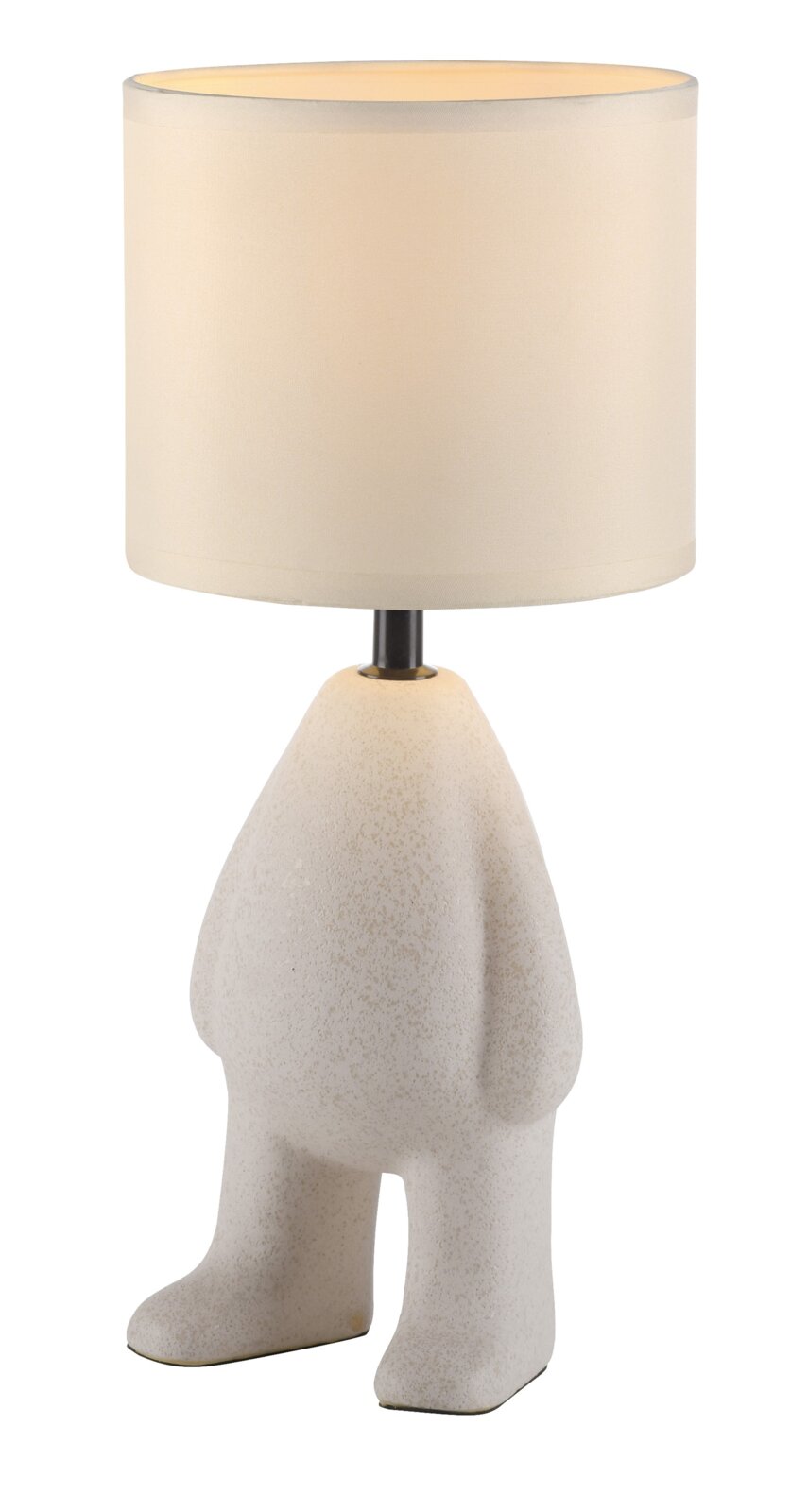 Vooraanzicht van een decoratieve tafellamp met een cilindervormige, crèmekleurige stoffen kap en een sculpturale, wit gespikkelde voet in de vorm van een figuur, op een witte achtergrond