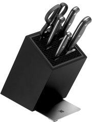 Schwarzer Messerblock mit mehreren Messern und einer Schere, seitliche Perspektive