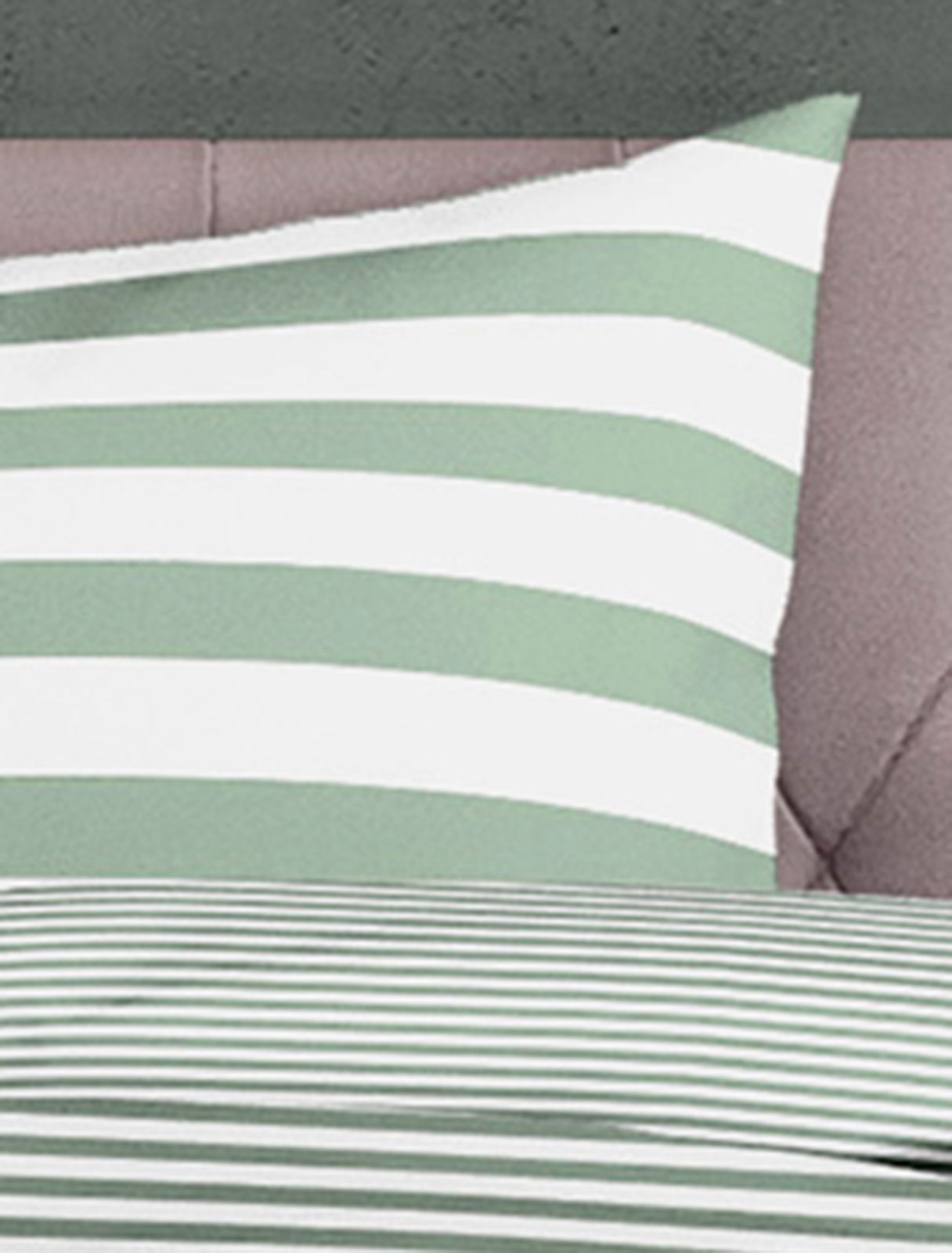 Bettwäsche mit grünen und weißen Streifen, seitliche Perspektive