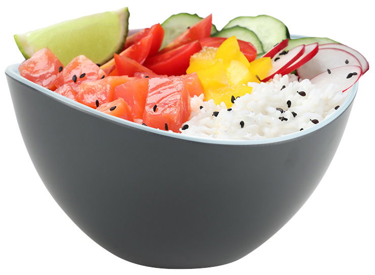 Graue Schale mit frischem Salat und Reis, seitliche Perspektive