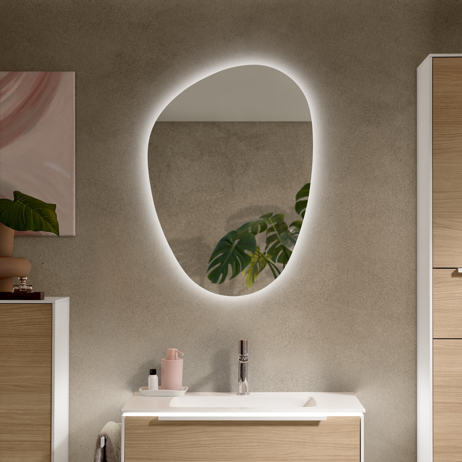 Ovale, verlichte LED-wandspiegel in een moderne badkamer boven een wastafel, vooraanzicht