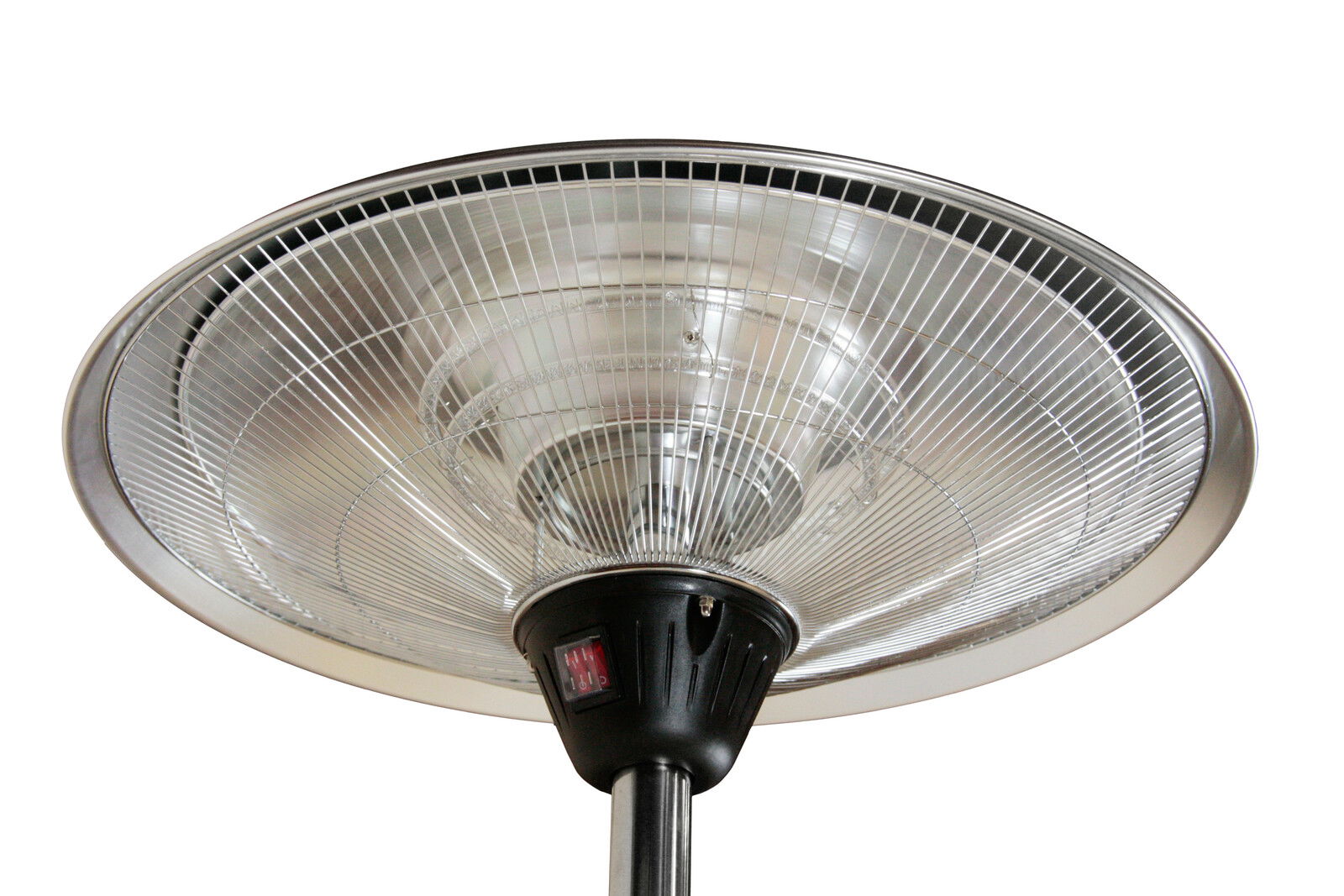 Infrarot-Standheizstrahler aus der Froschperspektive, zeigt die Heizfläche und das Schutzgitter.