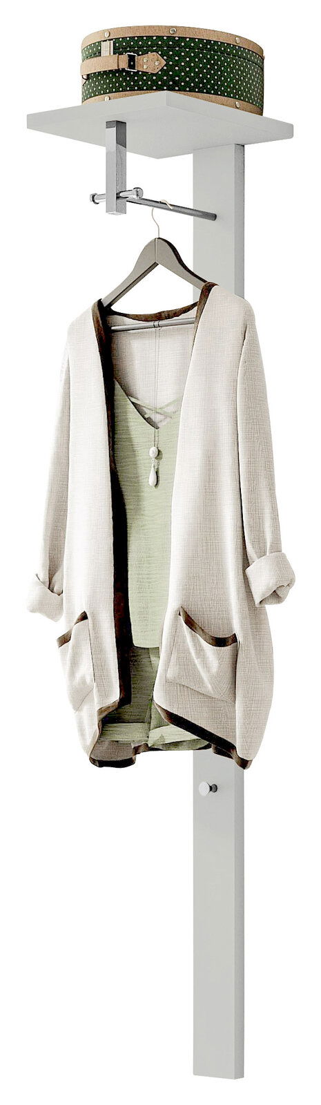 Garderobe mit Hutablage, Kleiderbügel und hängendem Mantel, seitliche Perspektive