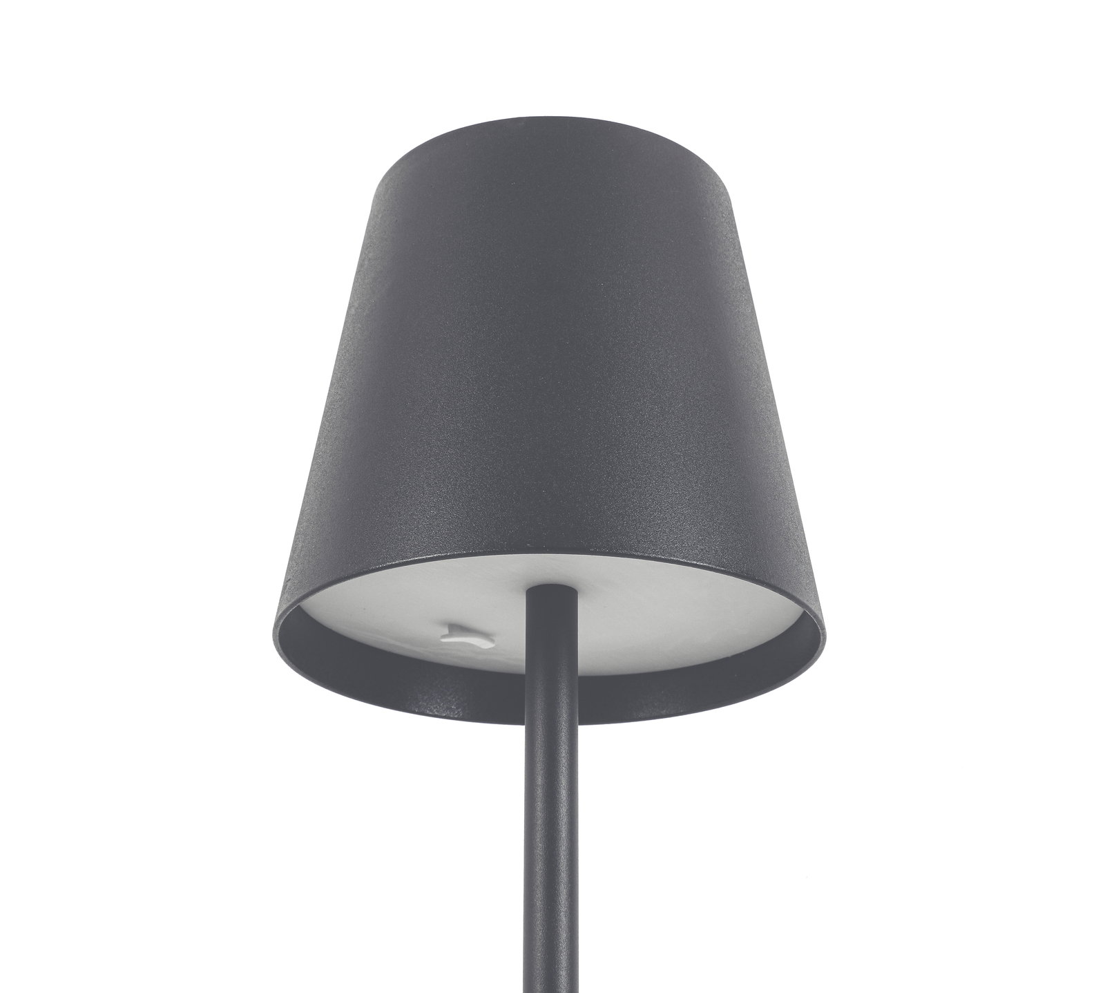 Nahaufnahme einer modernen, schwarzen Akku-Stehleuchte von unten betrachtet.