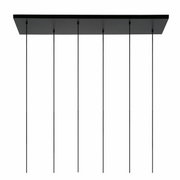 Moderne zwarte hanglamp met zes kabels, gezien van onderaf.