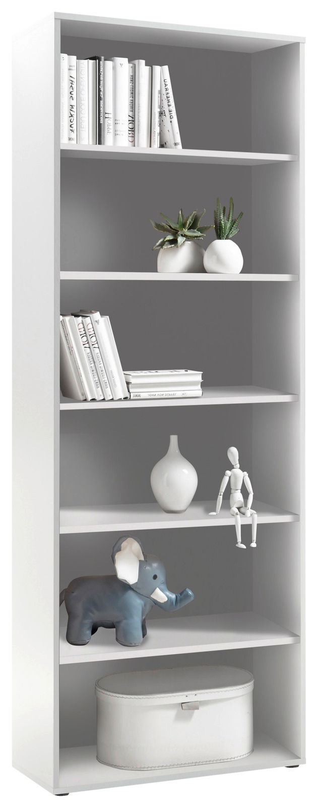 XORA Regal FINITO Weißes Regal mit fünf Ebenen, dekoriert mit Büchern, Pflanzen, einer Vase, einer Holzfigur und einem Spielzeugelefanten. Frontalansicht.