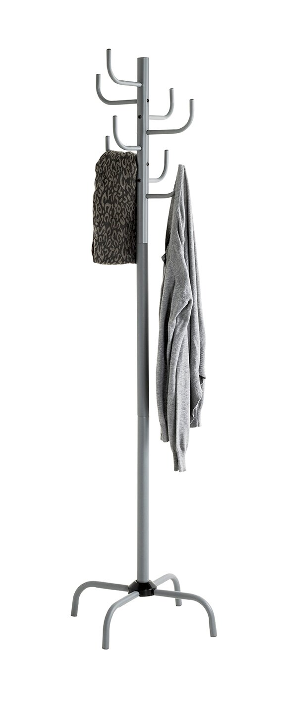 Freistehende graue Metall-Garderobe mit mehreren Haken und vierbeinigem Standfuß, mit Schal und Jacke behängt, in Frontansicht auf weißem Hintergrund
