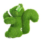 Grüne Eichhörnchen-Gartenfigur aus Kunstgras, seitliche Perspektive