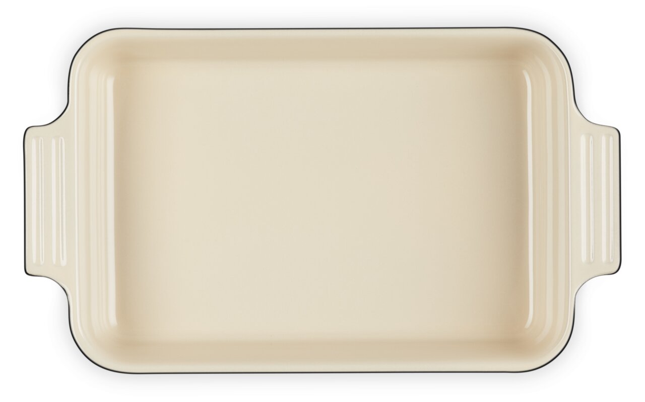 Rechteckige schwarze Auflaufform mit cremefarbener Innenfläche, Draufsicht