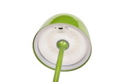 Onderaanzicht van een groene accu-tafellamp met USB-oplaadaansluiting.