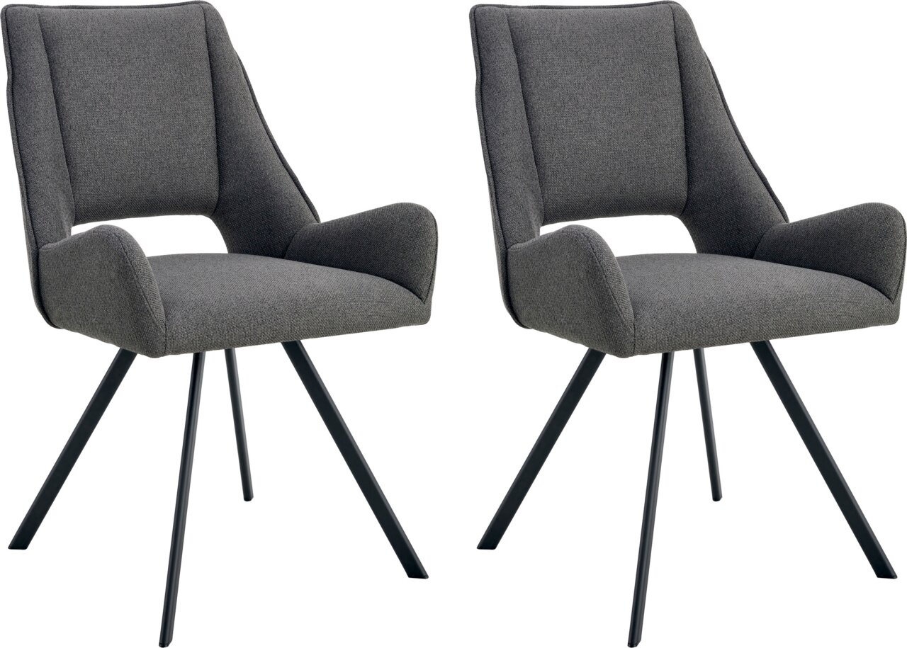 Zwei moderne Polsterstühle in Dunkelgrau mit Armlehnen und schwarzen Metallbeinen, schräg von vorn (3/4-Ansicht) freigestellt auf weißem Hintergrund