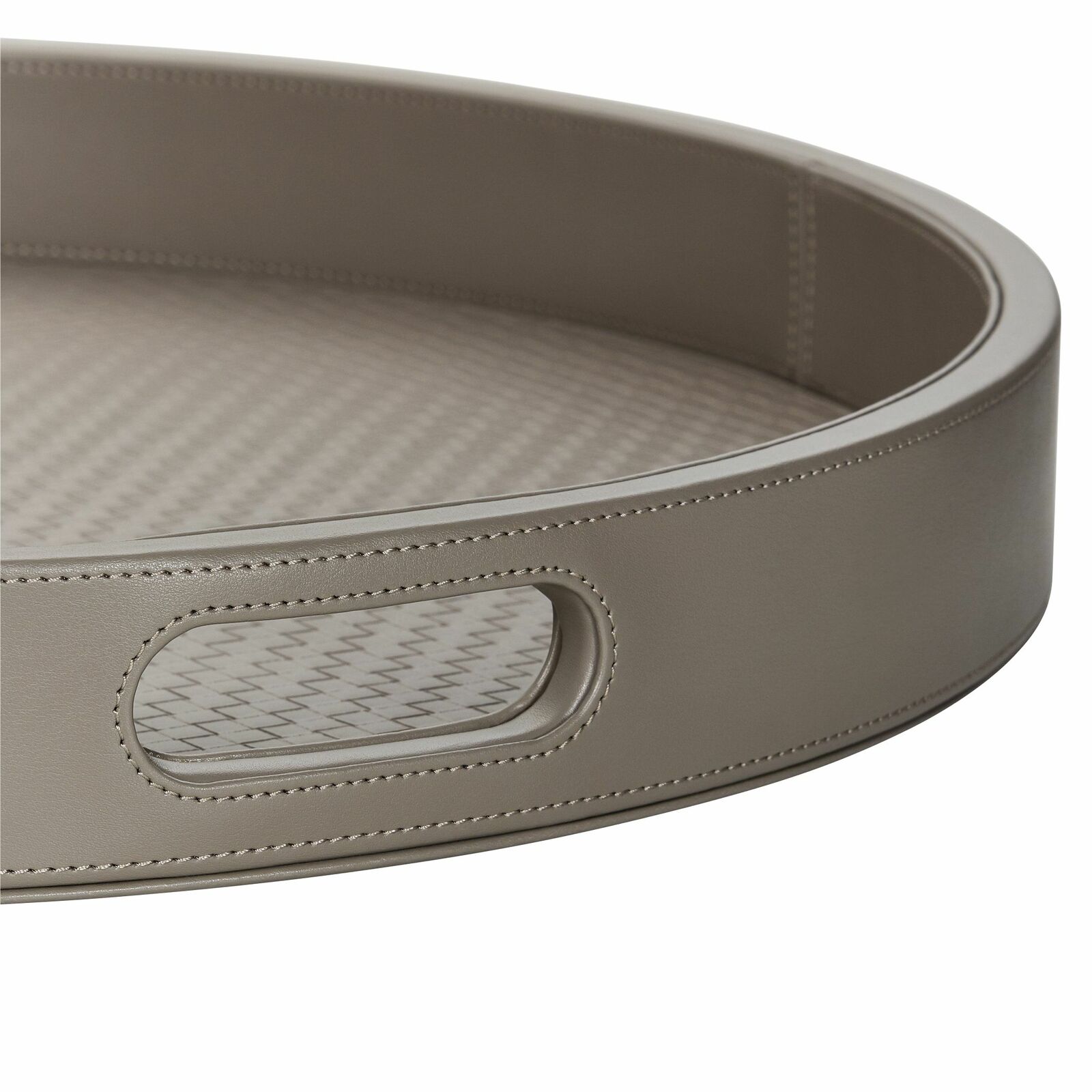 Großes, rundes Tablett in Grau mit seitlichem Griff, Nahaufnahme aus seitlicher Perspektive