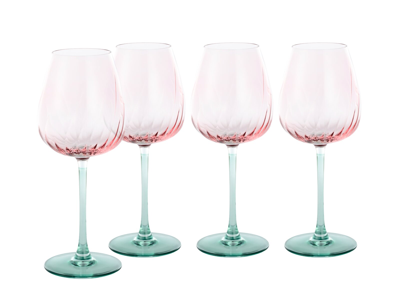 Vier bauchige Weingläser mit roséfarbenem Kelch und grün getöntem Stiel sowie Fuß, frontal in leichter Schrägansicht auf weißem Hintergrund.