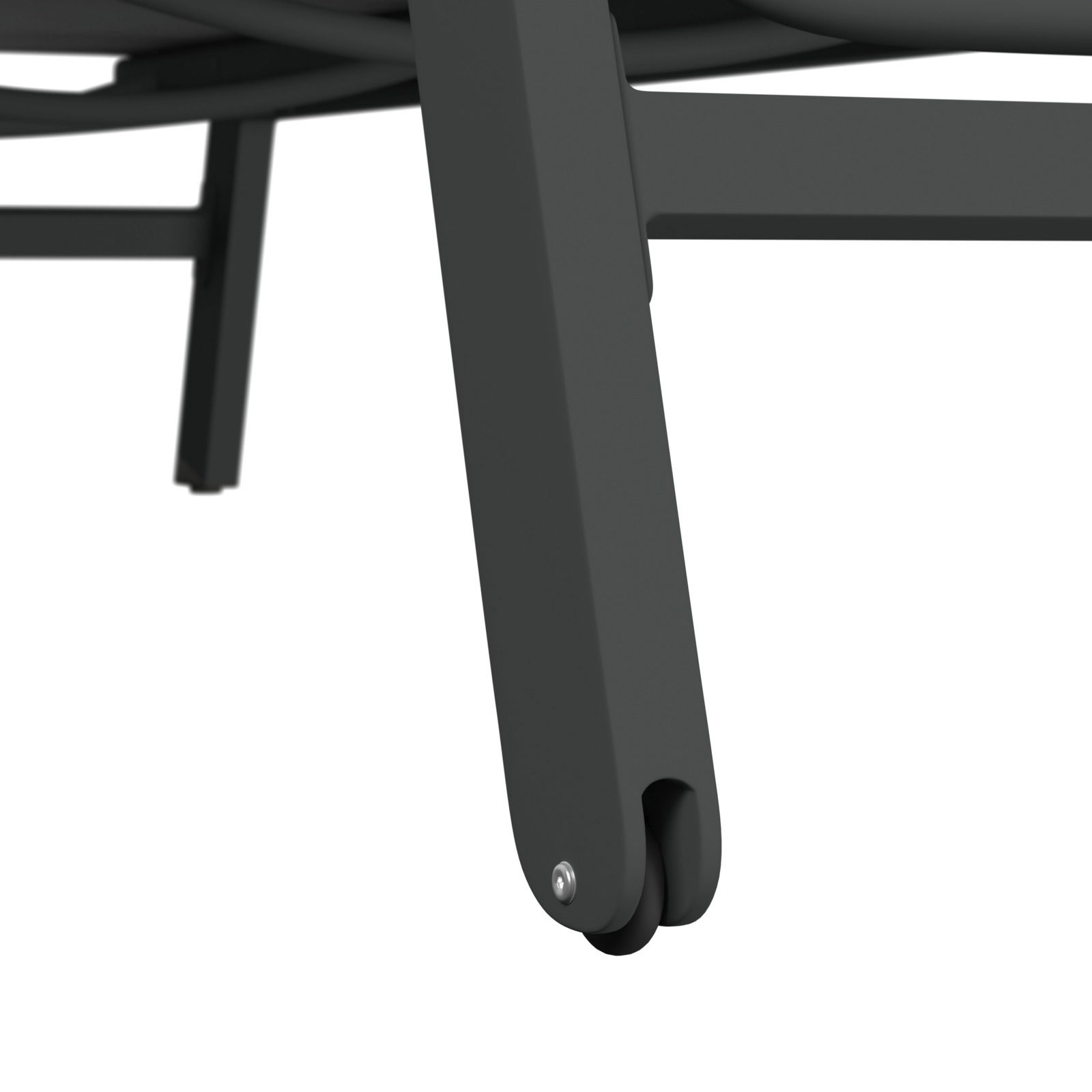 Nahaufnahme eines Beins einer Sonnenliege mit Rad, seitliche Perspektive