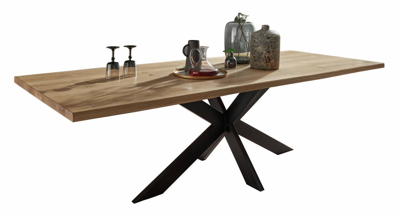 Moderner Esstisch aus Holz mit X-förmigem Metallgestell, seitliche Perspektive