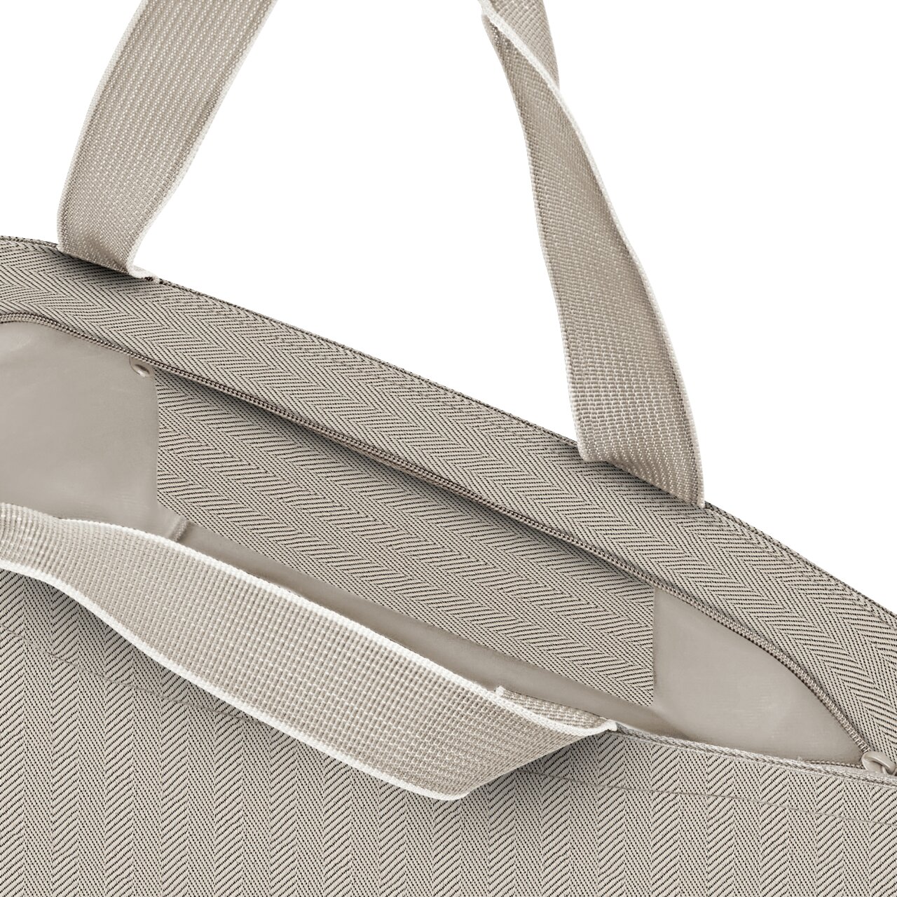 Nahaufnahme eines Shopper-Tasche in Herringbone-Muster, Farbe Sand, mit robusten Tragegriffen.