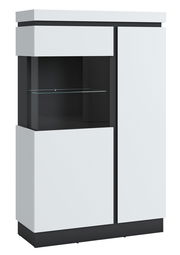 Moderne Highboardvitrine in Weiß mit Glasregal, seitliche Perspektive