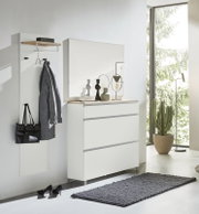 Modernes Garderoben-Set in Weiß mit Wandpaneel, Kleiderhaken, Ablage und Kommode, seitliche Perspektive