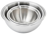 Drei ineinander gestapelte Edelstahlschüsseln aus seitlicher Perspektive