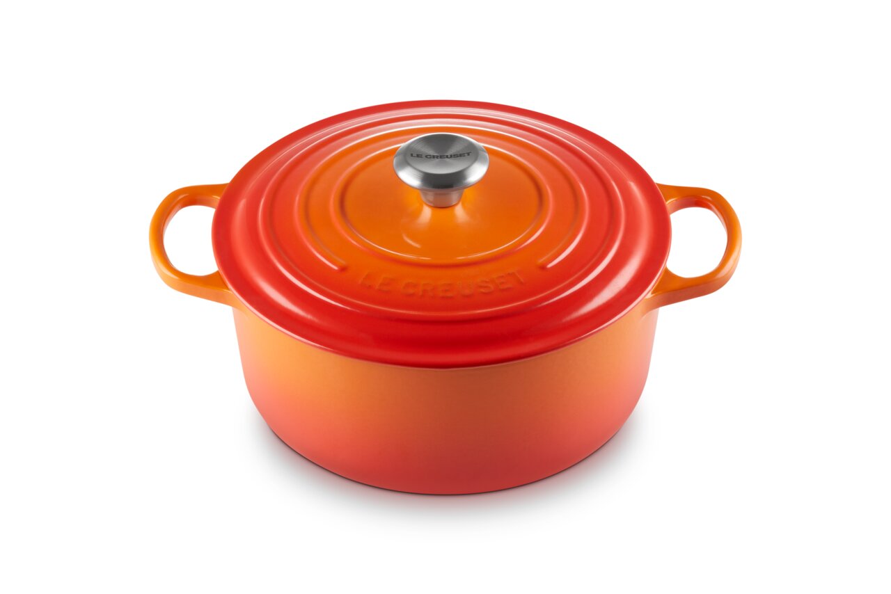 LE CREUSET Bräter Rund 26cm Ofenrot SIGNATURE Runder Bräter in Ofenrot mit Deckel, von oben betrachtet