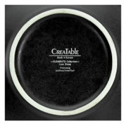 Unterseite eines schwarzen Steingut-Tellers von CreaTable (Elements Collection „Lava Stone“), Made in Europe, spülmaschinenfest, Draufsicht von unten auf den Bodenstempel