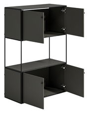 Schwarzes Highboard mit vier offenen Türen, seitliche Perspektive