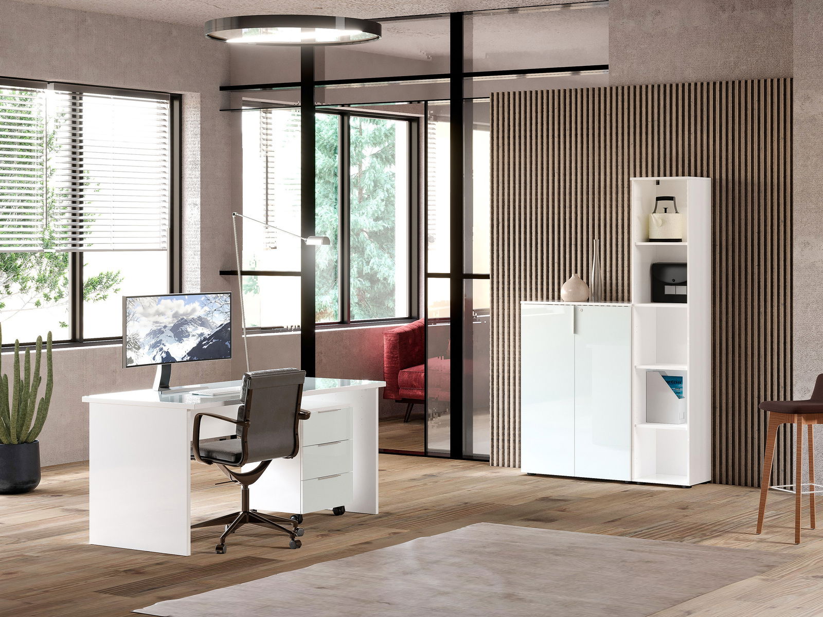 Moderner Büroraum mit weißem Schreibtisch, Bürostuhl und niedrigem Aktenschrank, seitliche Perspektive