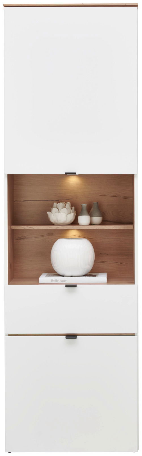 Weiße Vitrine mit Holzregal, dekoriert mit Vasen und einer Skulptur, frontal betrachtet.
