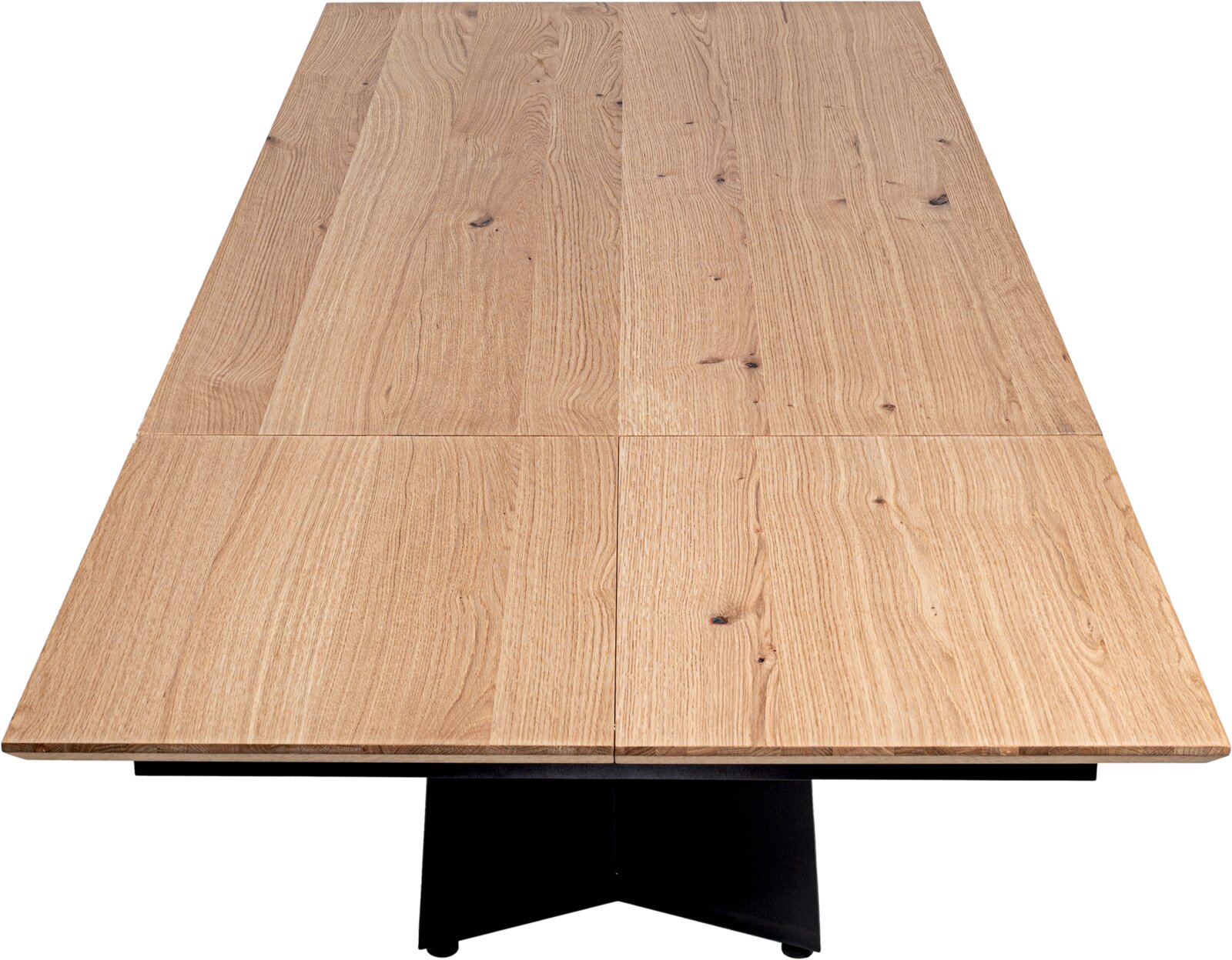 Eettafel van licht hout met een natuurlijke nerf, gezien van bovenaf.