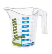Transparenter Messbecher Domino 0,15L mit blauer und grüner Skala, seitliche Perspektive