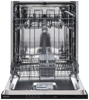 Einbaugeschirrspüler von vorne geöffnet mit sichtbaren Körben und Besteckkorb