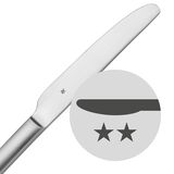 Nahaufnahme eines mattierten Edelstahlmessers aus dem Besteckset Alteo, mit glatter Klinge und zwei Sternen als Symbol für Qualität.