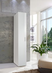 Weißer, schlanker Mehrzweckschrank XORA MALTA in moderner Wohnumgebung, seitliche Perspektive
