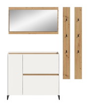 Garderoben-Set in Weiß und Naturholz mit großem Wandspiegel, Sideboard und zwei Wandpaneelen mit schwarzen Haken, frontale Ansicht