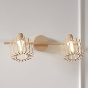 Beige 2-flammige Wand- oder Deckenleuchte aus Metall mit zwei käfigförmigen Lampenschirmen und sichtbaren Glühbirnen, frontale Ansicht leicht von unten