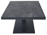 Moderner Garten E-Lifttisch aus dunklem Material, frontal betrachtet.