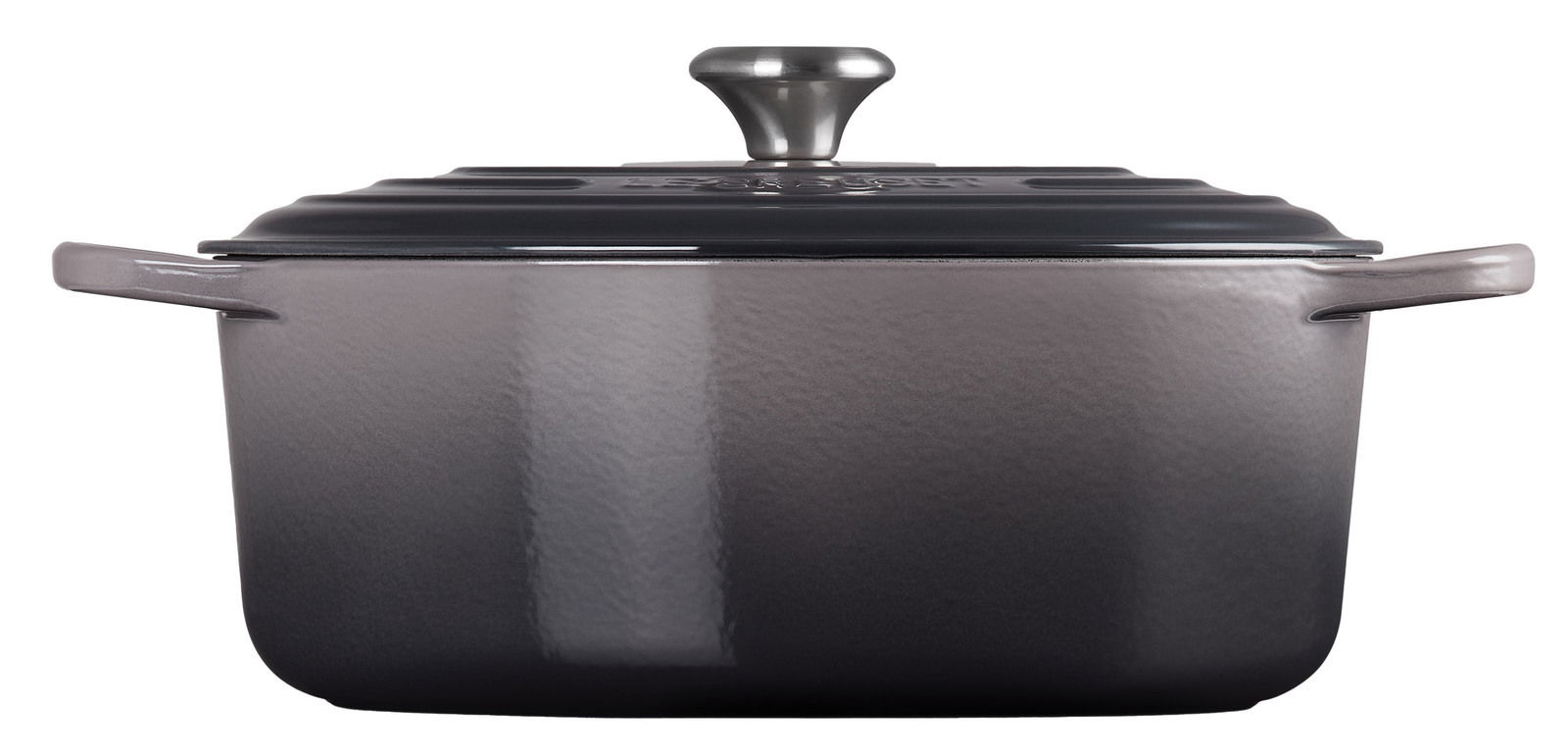 Ovaler Bräter in der Farbe Flint, seitliche Perspektive mit Deckel und Griffen.