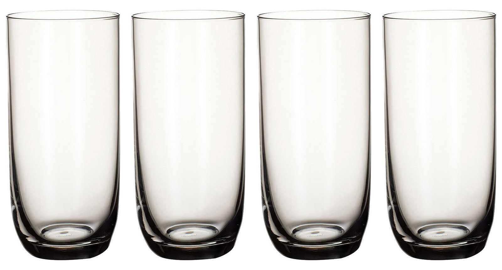 Vier transparente Longdrinkbecher aus Glas, frontal nebeneinander angeordnet.